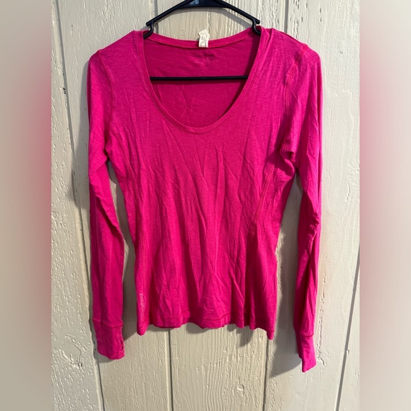 Under Armour Tops - Under Amour women’s small hot pink long sleeve shirt